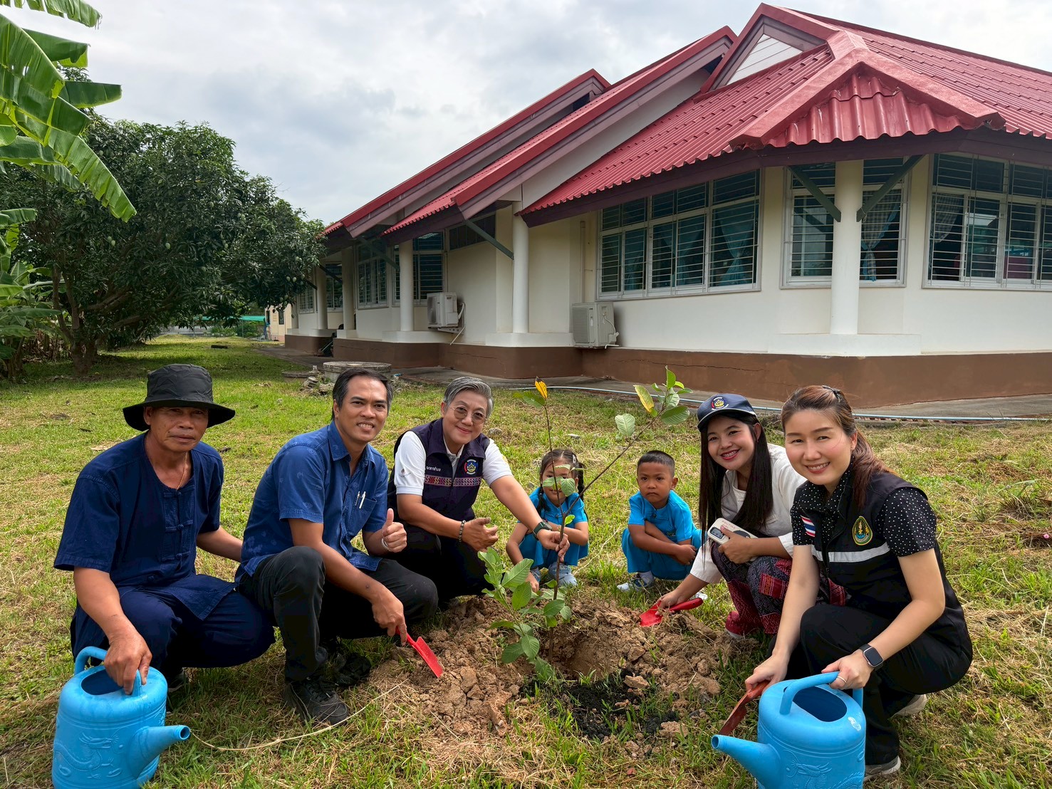 พช.เวียงเชียงรุ้ง ร่วมกิจกรรม “วันต้นไม้ประจำปีของชาติ พ.ศ. 2569” ณ โรงเรียนเทศบาล 1 บ้านแม่เผื่อ ตำบลดงมหาวัน อำเภอเวียงเชียงรุ้ง จังหวัดเชียงราย