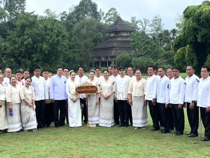 พช.เวียงเชียงรุ้ง ร่วมพิธีถวายพวงมาลาสักการะและพิธีทานหาแม่ฟ้าหลวง เนื่องในวันคล้ายวันสวรรคตสมเด็จพระศรีนครินทราบรมราชชนนี