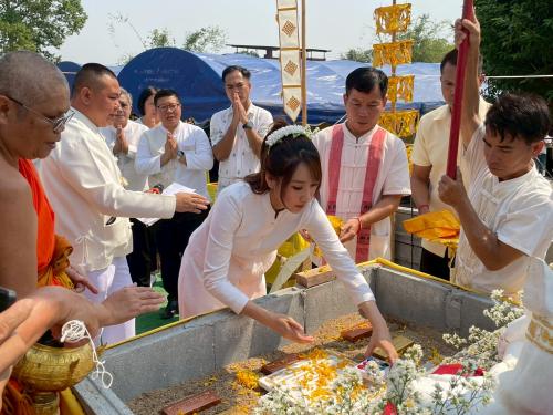พช.เวียงเชียงรุ้ง ร่วมพิธีวางศิลาฤกษ์สร้างพระมหาจักรพรรดิศรีรัตนชัยมงคล ณ วัดชัยมงคล บ้านห้วยห้าง ตำบลป่าซาง อำเภอเวียงเชียงรุ้ง จังหวัดเชียงราย